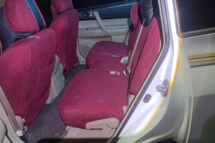 Used Toyota Highlander 2013 2.7L Two-Wheel Drive 5-Seater Purple Gold Edition Left Rear Seat
