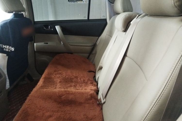 Used Toyota Highlander 2013 2.7L Two-Wheel Drive 5-Seater Purple Gold Edition Left Rear Seat