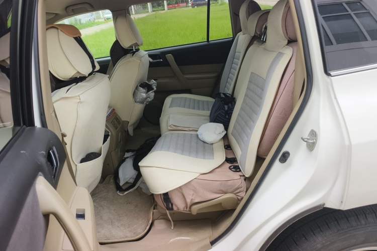 Used Toyota Highlander 2013 2.7L Two-Wheel Drive 5-Seater Purple Gold Edition Left Rear Seat