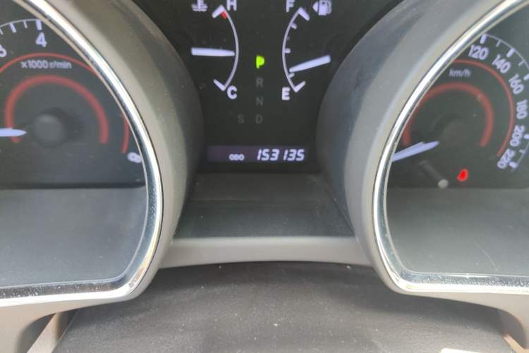 Used Toyota Highlander 2013 2.7L Two-Wheel Drive 5-Seater Purple Gold Edition Odometer Close Up