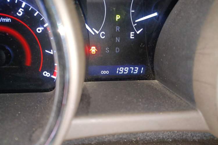 Used Toyota Highlander 2013 2.7L Two-Wheel Drive 5-Seater Purple Gold Edition Odometer Close Up