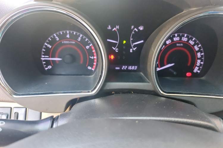 Used Toyota Highlander 2013 2.7L Two-Wheel Drive 5-Seater Purple Gold Edition Odometer Close Up