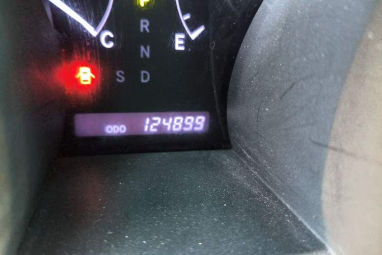 Used Toyota Highlander 2013 2.7L Two-Wheel Drive 5-Seater Purple Gold Edition Odometer Close Up