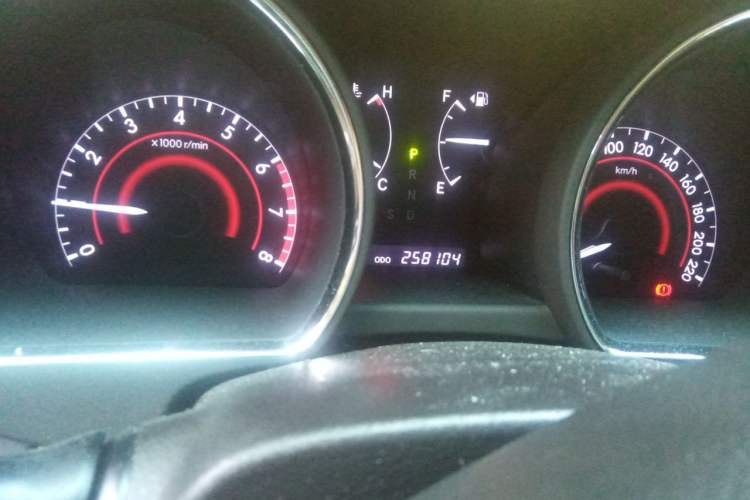 Used Toyota Highlander 2013 2.7L Two-Wheel Drive 5-Seater Purple Gold Edition Odometer Close Up
