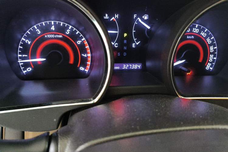 Used Toyota Highlander 2013 2.7L Two-Wheel Drive 5-Seater Purple Gold Edition Odometer Close Up
