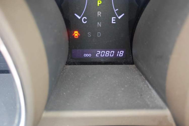 Used Toyota Highlander 2013 2.7L Two-Wheel Drive 5-Seater Purple Gold Edition Odometer Close Up