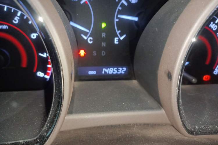 Used Toyota Highlander 2013 2.7L Two-Wheel Drive 5-Seater Purple Gold Edition Odometer Close Up