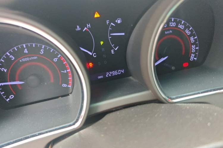 Used Toyota Highlander 2013 2.7L 2WD 7-Seater Explorer Edition Odometer Close Up