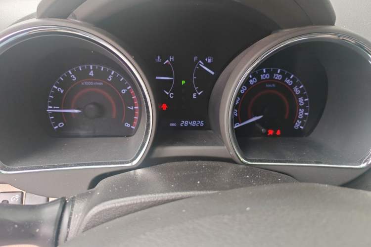 Used Toyota Highlander 2013 2.7L Two-Wheel Drive 5-Seater Purple Gold Edition Odometer Close Up