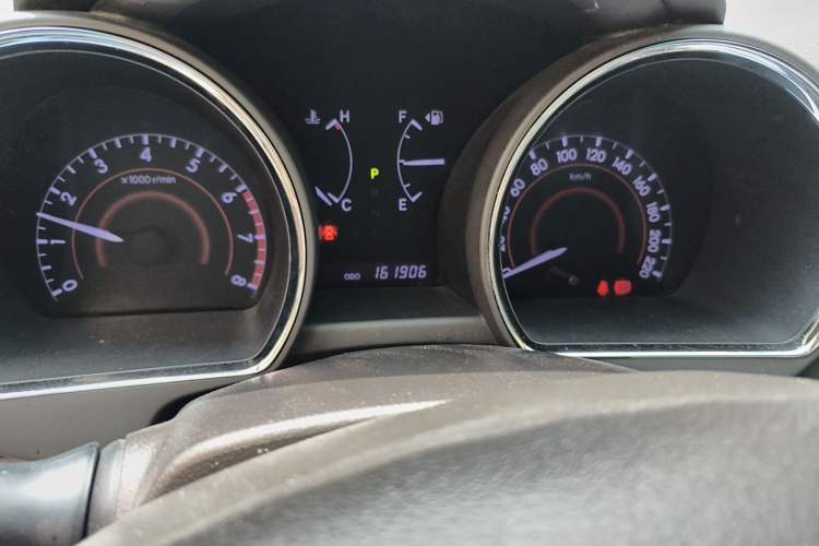 Used Toyota Highlander 2013 2.7L Two-Wheel Drive 5-Seater Purple Gold Edition Odometer Close Up