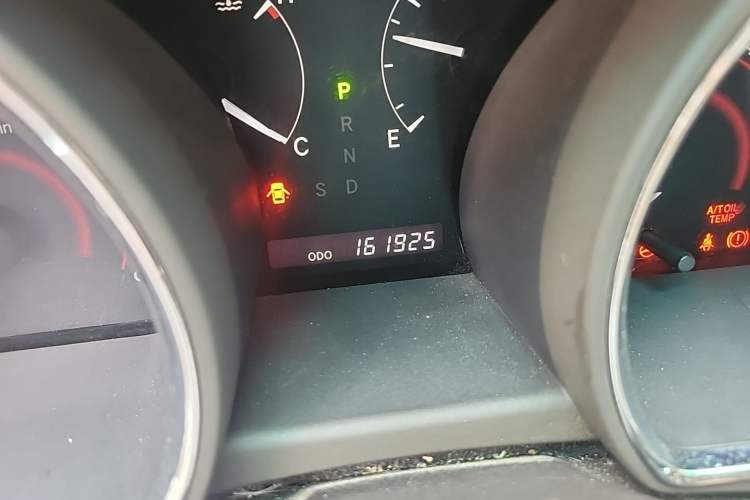 Used Toyota Highlander 2013 2.7L Two-Wheel Drive 5-Seater Purple Gold Edition Odometer Close Up