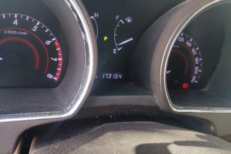 Used Toyota Highlander 2013 2.7L Two-Wheel Drive 5-Seater Purple Gold Edition Odometer Close Up