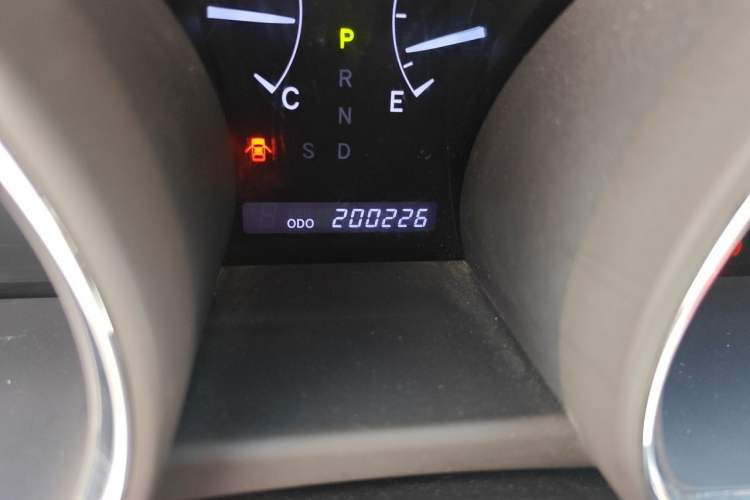 Used Toyota Highlander 2013 2.7L Two-Wheel Drive 5-Seater Purple Gold Edition Odometer Close Up