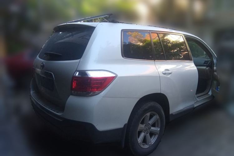 Used Toyota Highlander 2013 2.7L Two-Wheel Drive 5-Seater Purple Gold Edition Rear Right 45 Deg