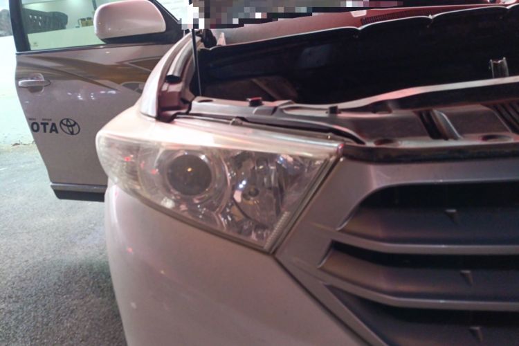 Used Toyota Highlander 2013 2.7L Two-Wheel Drive 5-Seater Purple Gold Edition Right Front Headlight