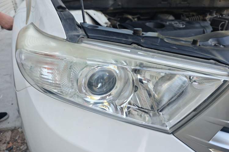 Used Toyota Highlander 2013 2.7L Two-Wheel Drive 5-Seater Purple Gold Edition Right Front Headlight