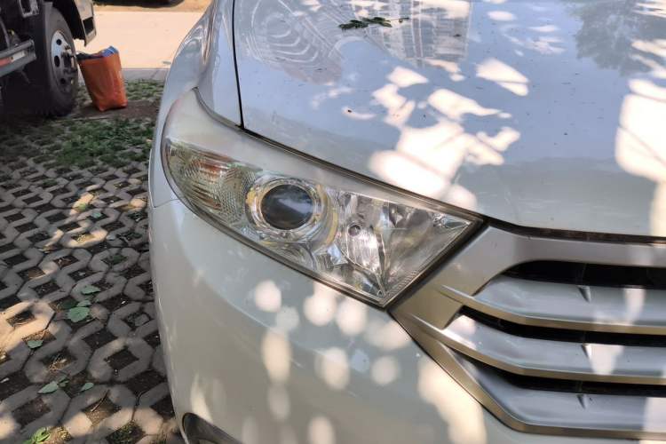 Used Toyota Highlander 2013 2.7L Two-Wheel Drive 5-Seater Purple Gold Edition Right Front Headlight