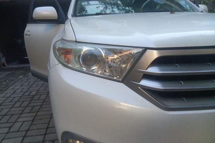 Used Toyota Highlander 2013 2.7L Two-Wheel Drive 5-Seater Purple Gold Edition Right Front Headlight