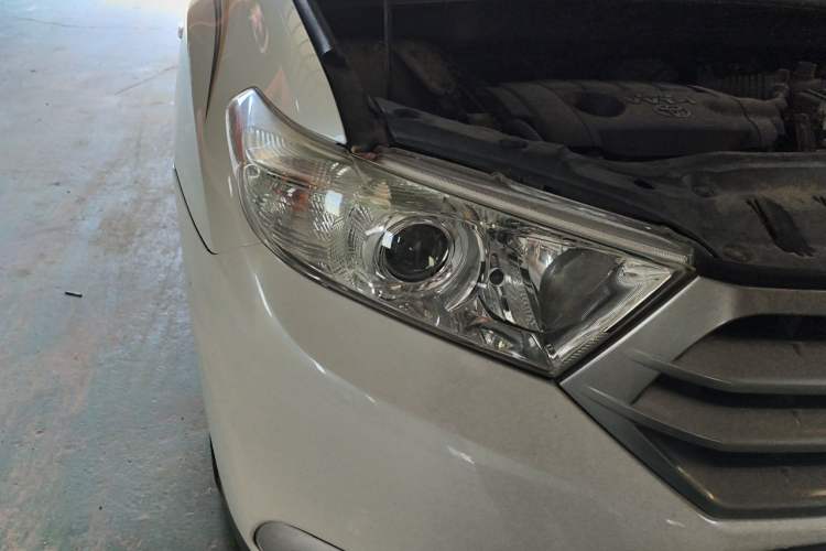 Used Toyota Highlander 2013 2.7L Two-Wheel Drive 5-Seater Purple Gold Edition Right Front Headlight
