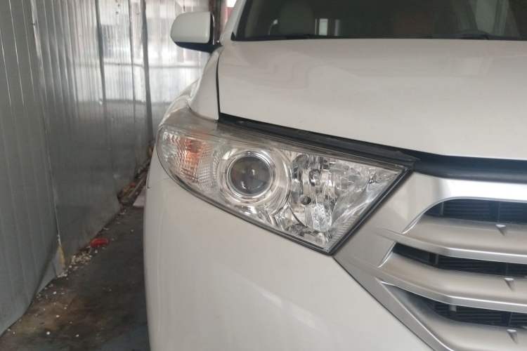 Used Toyota Highlander 2013 2.7L Two-Wheel Drive 5-Seater Purple Gold Edition Right Front Headlight