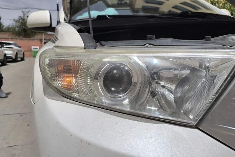 Used Toyota Highlander 2013 2.7L Two-Wheel Drive 5-Seater Purple Gold Edition Right Front Headlight