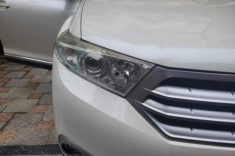 Used Toyota Highlander 2013 2.7L Two-Wheel Drive 5-Seater Purple Gold Edition Right Front Headlight