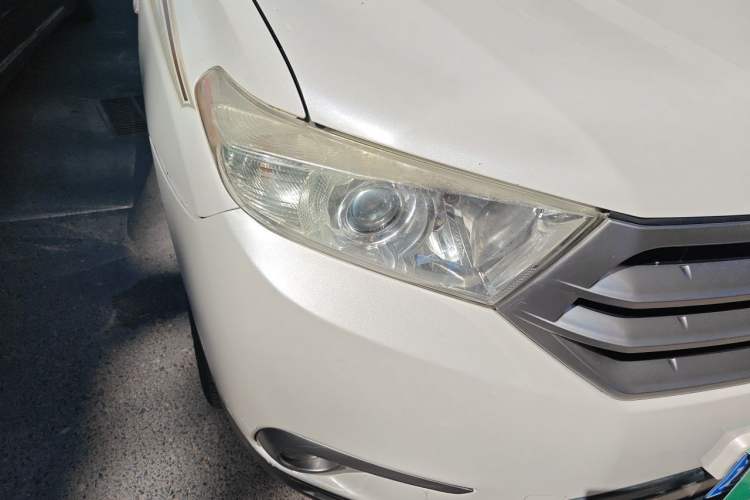 Used Toyota Highlander 2013 2.7L Two-Wheel Drive 5-Seater Purple Gold Edition Right Front Headlight
