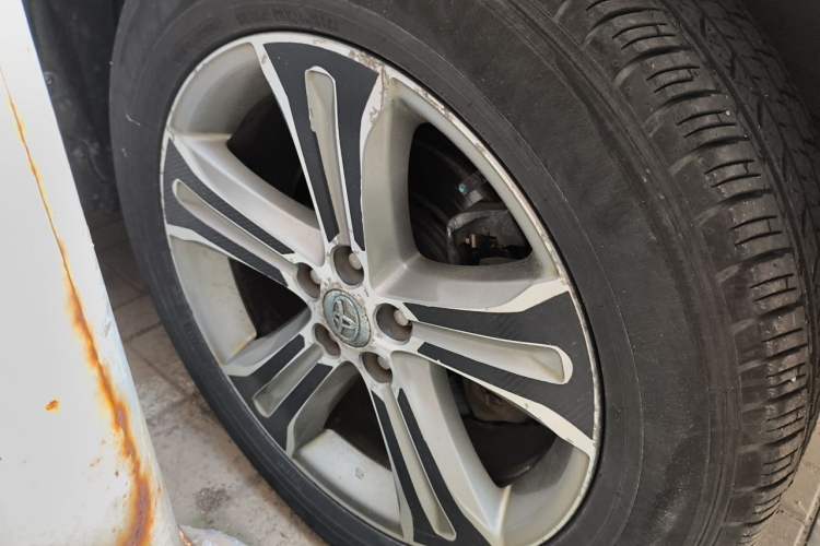 Used Toyota Highlander 2013 2.7L Two-Wheel Drive 7-Seater Zijin Edition Right Front Wheel Hub