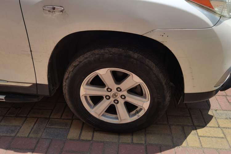 Used Toyota Highlander 2013 2.7L Two-Wheel Drive 5-Seater Purple Gold Edition Right Front Wheel Hub