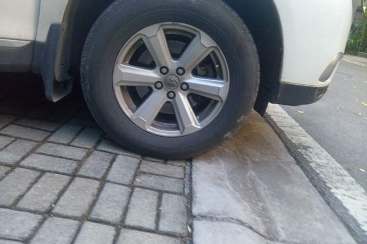 Used Toyota Highlander 2013 2.7L Two-Wheel Drive 5-Seater Purple Gold Edition Right Front Wheel Hub