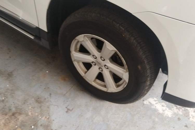 Used Toyota Highlander 2013 2.7L Two-Wheel Drive 5-Seater Purple Gold Edition Right Front Wheel Hub
