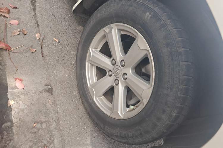 Used Toyota Highlander 2013 2.7L Two-Wheel Drive 5-Seater Purple Gold Edition Right Front Wheel Hub