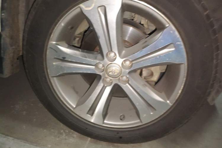 Used Toyota Highlander 2013 2.7L Two-Wheel Drive 7-Seater Zijin Edition Right Front Wheel Hub