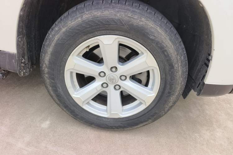 Used Toyota Highlander 2013 2.7L Two-Wheel Drive 5-Seater Purple Gold Edition Right Front Wheel Hub