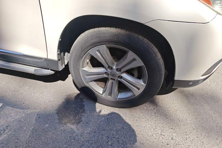 Used Toyota Highlander 2013 2.7L Two-Wheel Drive 5-Seater Purple Gold Edition Right Front Wheel Hub