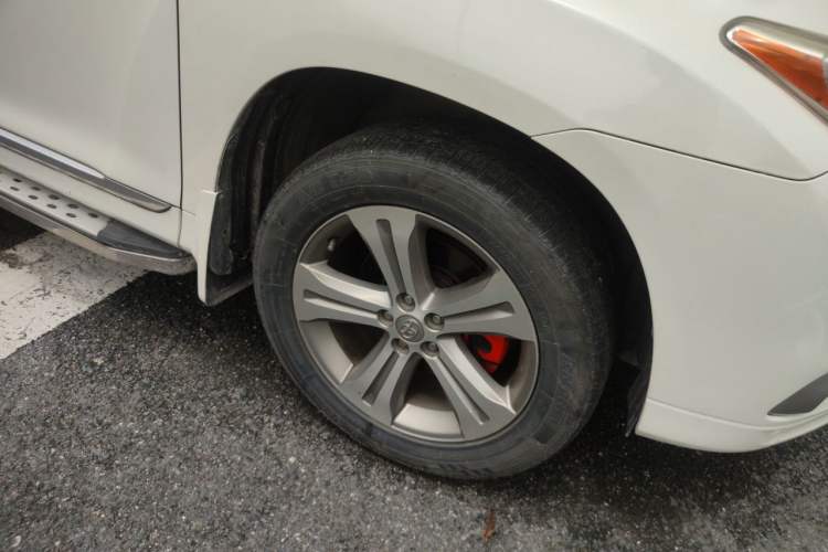 Used Toyota Highlander 2013 2.7L 2WD 7-Seater Explorer Edition Right Front Wheel Hub
