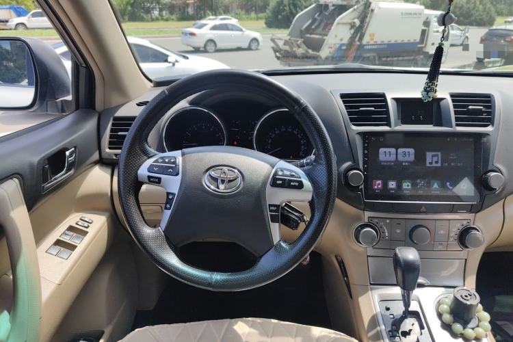 Used Toyota Highlander 2013 2.7L Two-Wheel Drive 5-Seater Purple Gold Edition Steering Wheel