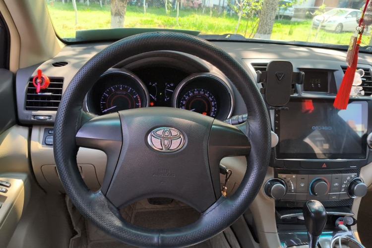 Used Toyota Highlander 2013 2.7L Two-Wheel Drive 5-Seater Purple Gold Edition Steering Wheel