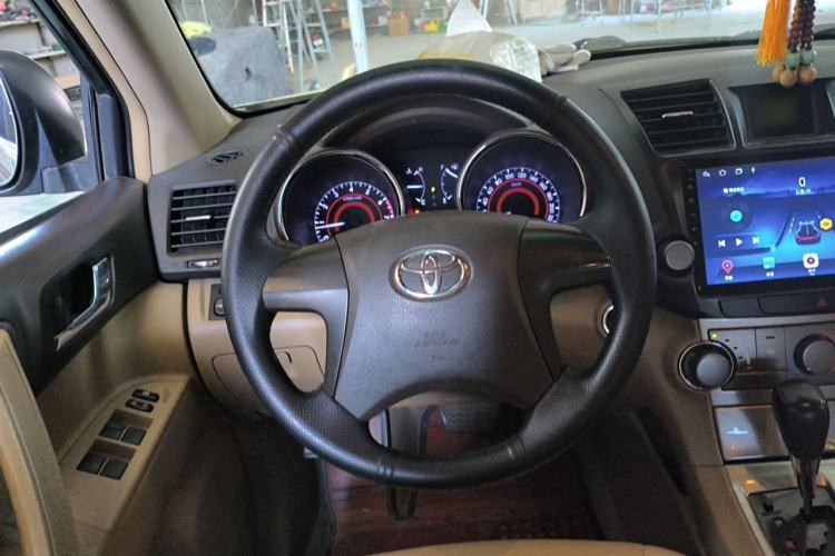 Used Toyota Highlander 2013 2.7L Two-Wheel Drive 5-Seater Purple Gold Edition Steering Wheel