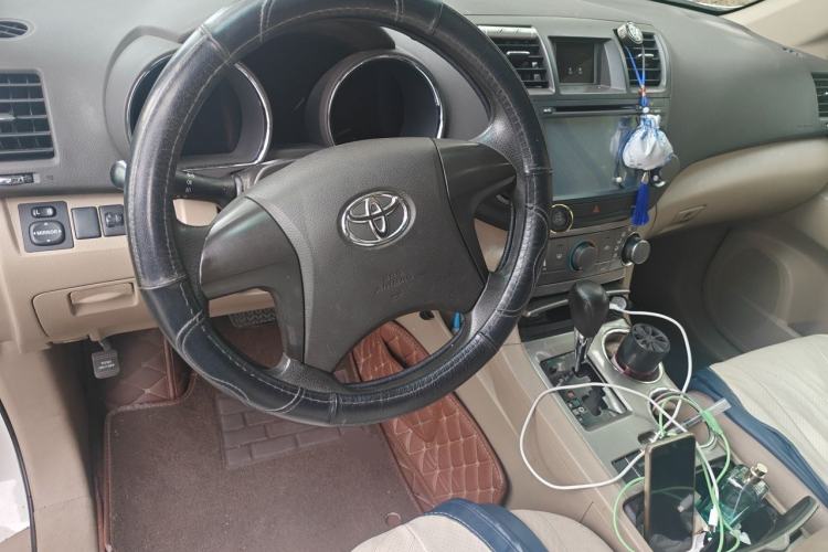 Used Toyota Highlander 2013 2.7L Two-Wheel Drive 5-Seater Purple Gold Edition Steering Wheel