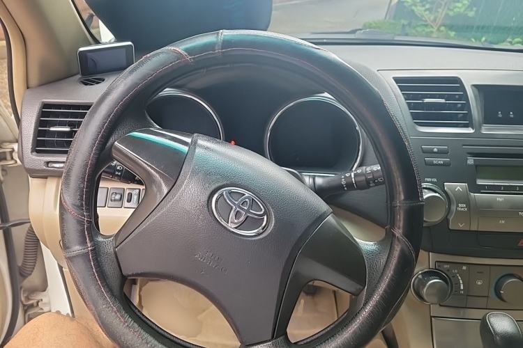 Used Toyota Highlander 2013 2.7L Two-Wheel Drive 5-Seater Purple Gold Edition Steering Wheel