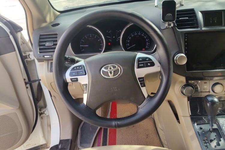 Used Toyota Highlander 2013 2.7L Two-Wheel Drive 5-Seater Purple Gold Edition Steering Wheel