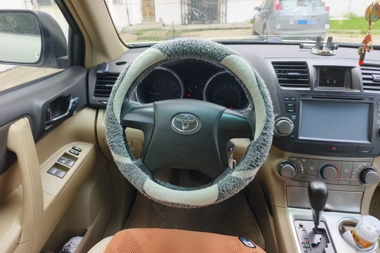 Used Toyota Highlander 2013 2.7L Two-Wheel Drive 5-Seater Purple Gold Edition Steering Wheel