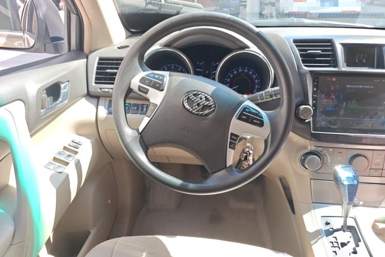 Used Toyota Highlander 2013 2.7L Two-Wheel Drive 5-Seater Purple Gold Edition Steering Wheel