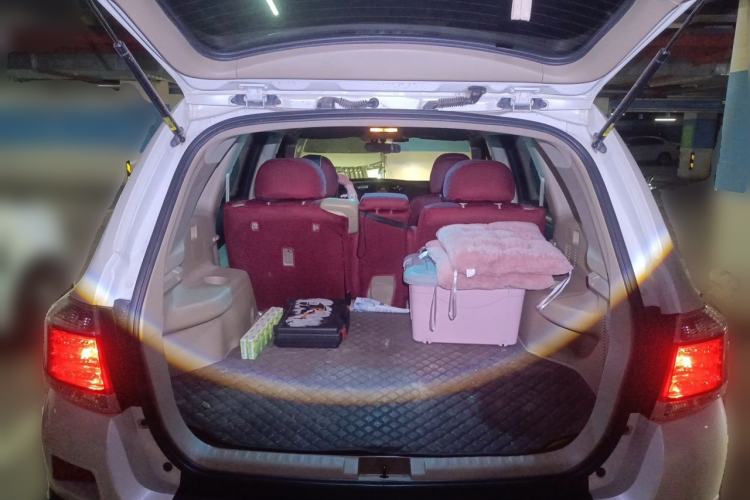Used Toyota Highlander 2013 2.7L Two-Wheel Drive 5-Seater Purple Gold Edition Trunk