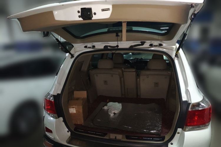Used Toyota Highlander 2013 2.7L Two-Wheel Drive 7-Seater Zijin Edition Trunk