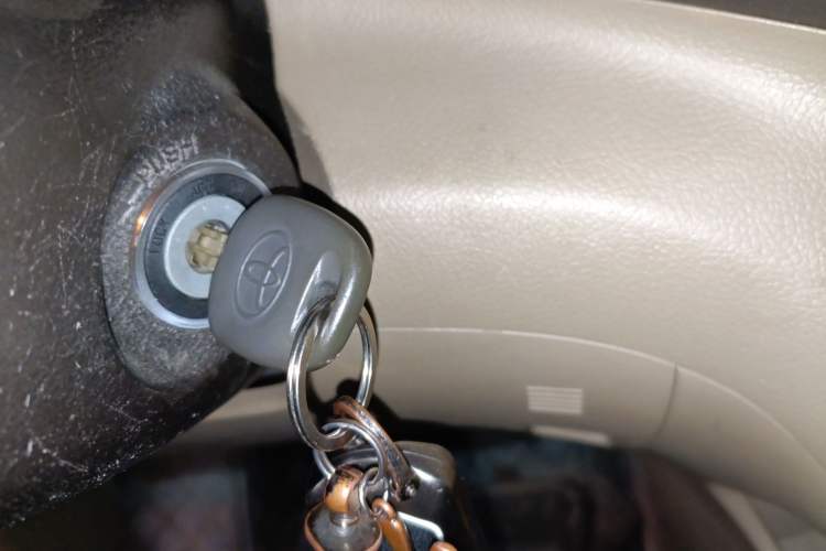 Used Toyota Highlander 2013 2.7L Two-Wheel Drive 5-Seater Purple Gold Edition Vehicle Key