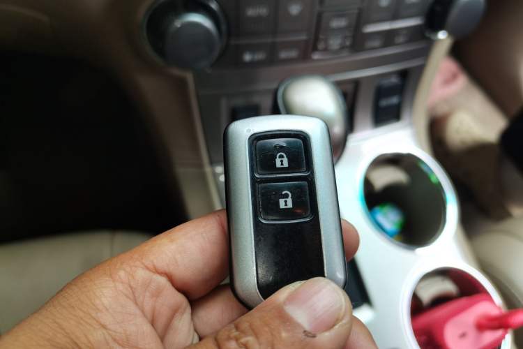 Used Toyota Highlander 2013 2.7L 2WD 7-Seater Explorer Edition Vehicle Key