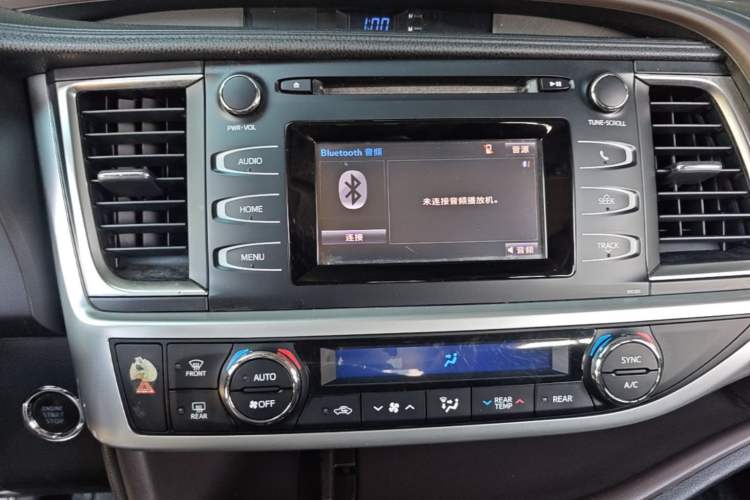 Used Toyota Highlander 2015 2.0T Two-Wheel Drive Luxury Edition 7 Seats Audio And AC Panel