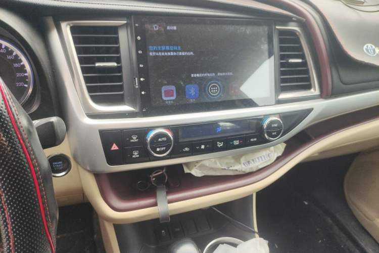 Used Toyota Highlander 2015 2.0T Two-Wheel Drive Luxury Edition 7 Seats Audio And AC Panel